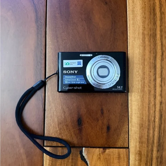 Sony Cybershot digital camera - Picture 2 of 6